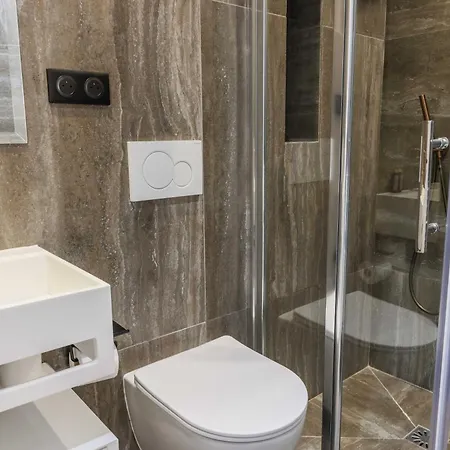 Perfect For Exploring - 2br-6p - Center Of Appartamento